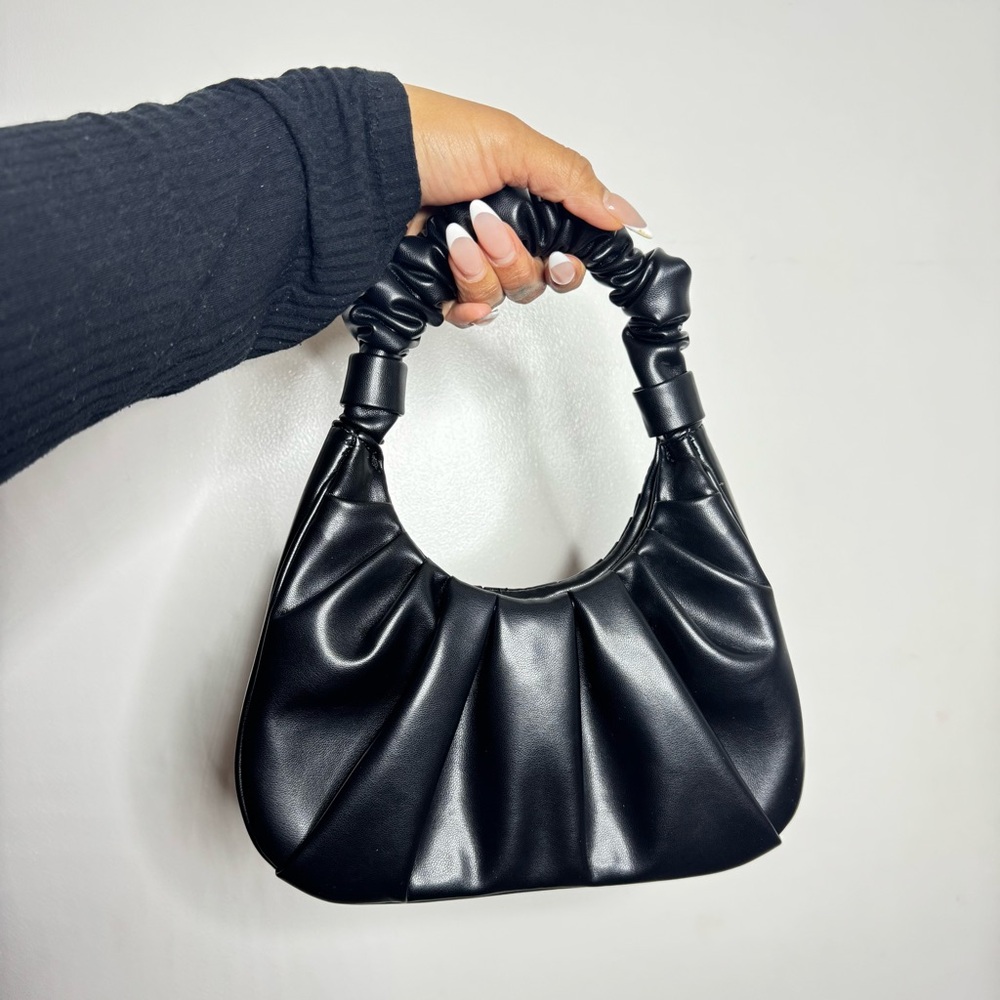 Beautiful black shoulder trend bag
